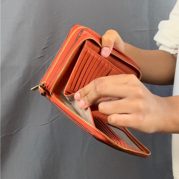 Vintage Michael Kors clutch. - Picture 7 of 7